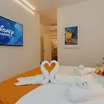 Appartement The Giant With View Renovated 2025 Desenzanoloft Official Partner Homes & By Marriott Bonvoy Desenzano del Garda