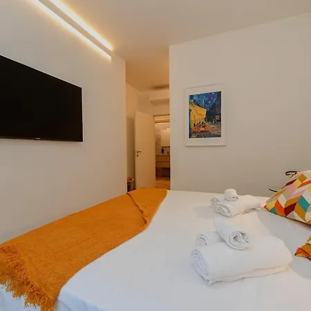 Desenzanoloft Official Partner Marriott Homes & - The Giant - Renovated 2025 - View デセンツァーノ・デル・ガルダ