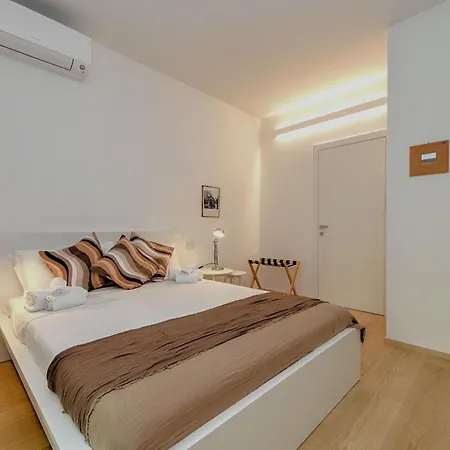 Desenzanoloft Official Partner Marriott Homes & - The Giant - Renovated 2025 - View デセンツァーノ・デル・ガルダ