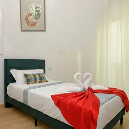 The Giant With View Renovated 2025 Desenzanoloft Official Partner Homes & By Marriott Bonvoy Desenzano del Garda