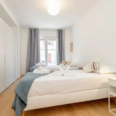 The Giant With View Renovated 2025 Desenzanoloft Official Partner Homes & By Marriott Bonvoy * Desenzano del Garda