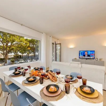 The Giant With View Renovated 2025 Desenzanoloft Official Partner Homes & By Marriott Bonvoy Appartement Desenzano del Garda
