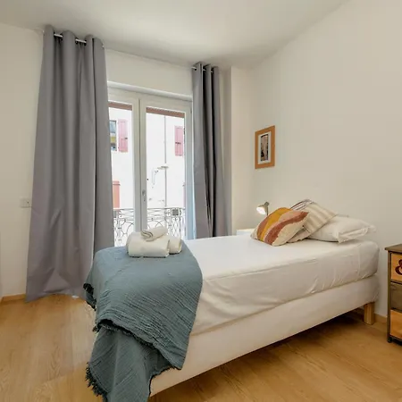 Апартаменты Desenzanoloft Official Partner Marriott Homes & - The Giant - Renovated 2025 - View *