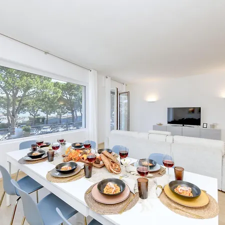 Апартаменты Desenzanoloft Official Partner Marriott Homes & - The Giant - Renovated 2025 - View Дезенцано-дель-Гарда